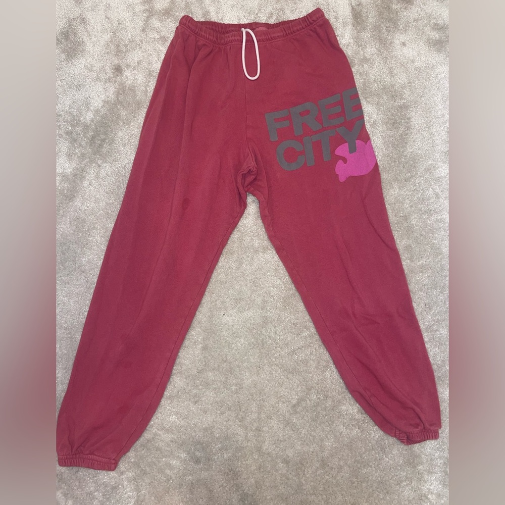 maroon free city sweatpants